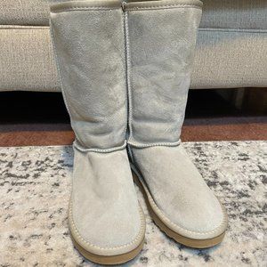 Ugg boots beige tan size 6